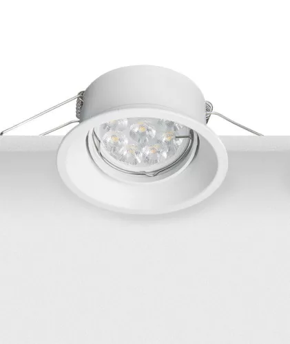 mennyezetbe építhető lámpa fehér színű vázzal és fém testtel beltéri használatra zambelis-s012 - moretti.hu